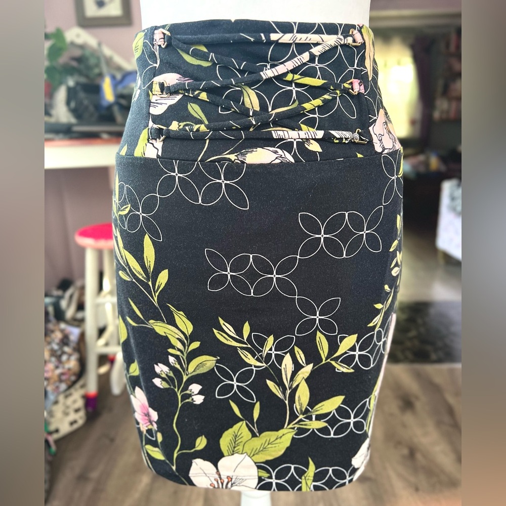 Guess Black Floral Pencil Skirt